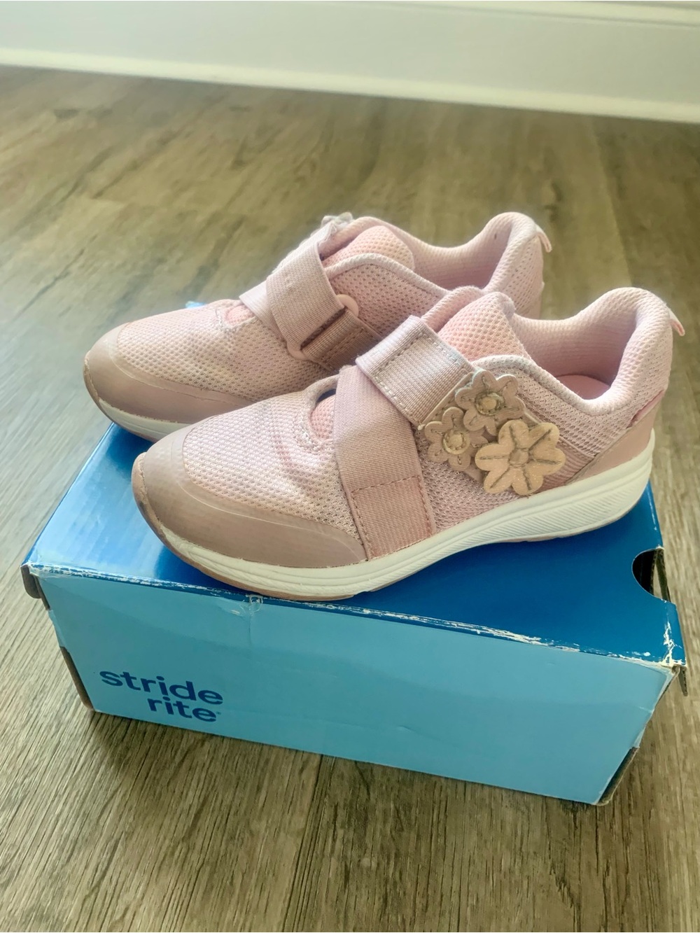 Stride Rite Made2Play Josslyn Blush Light Pink Flower Sneakers Girls Size 11W